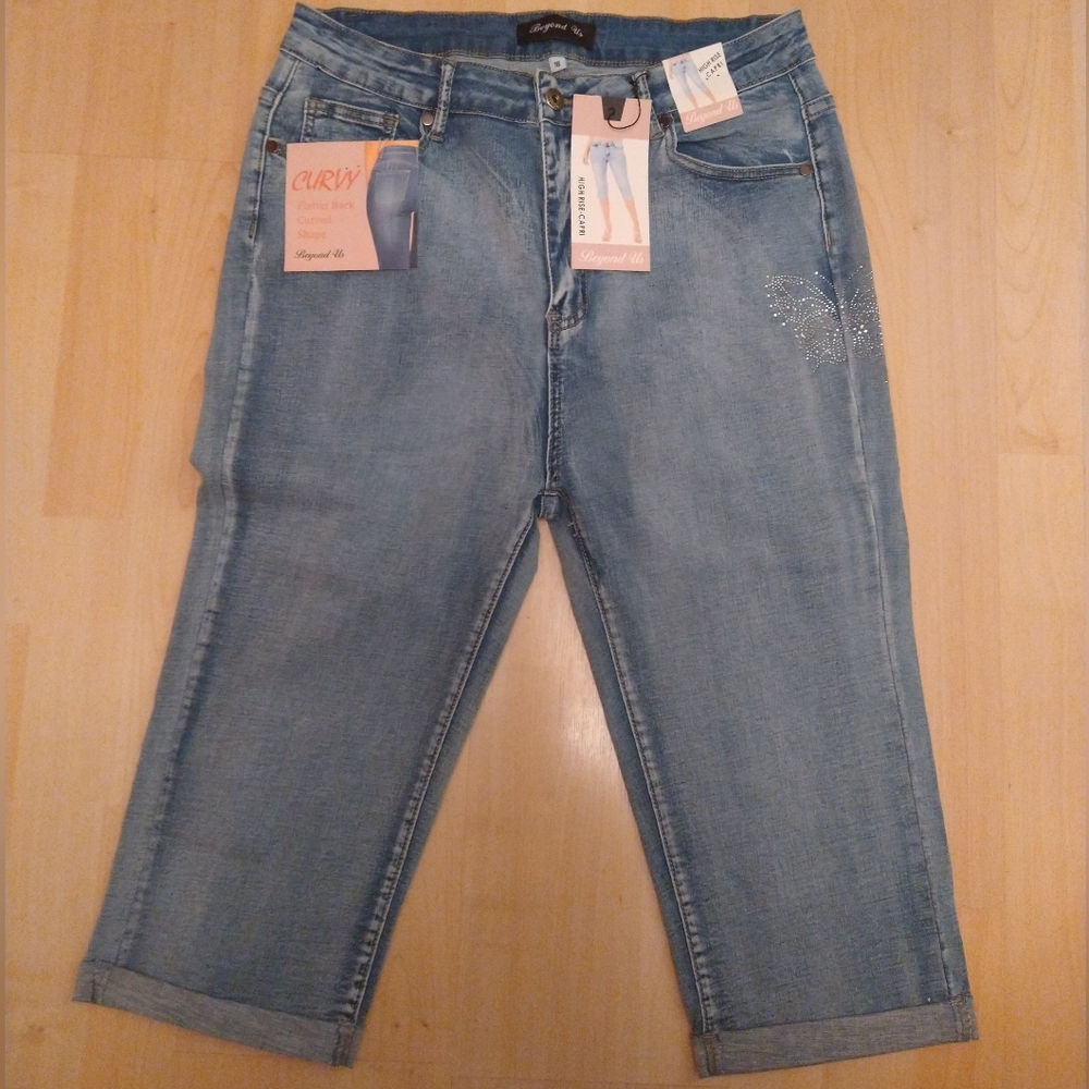 NWT Junior's size 18 Denim Cuffed Curvy Capris runs small waist